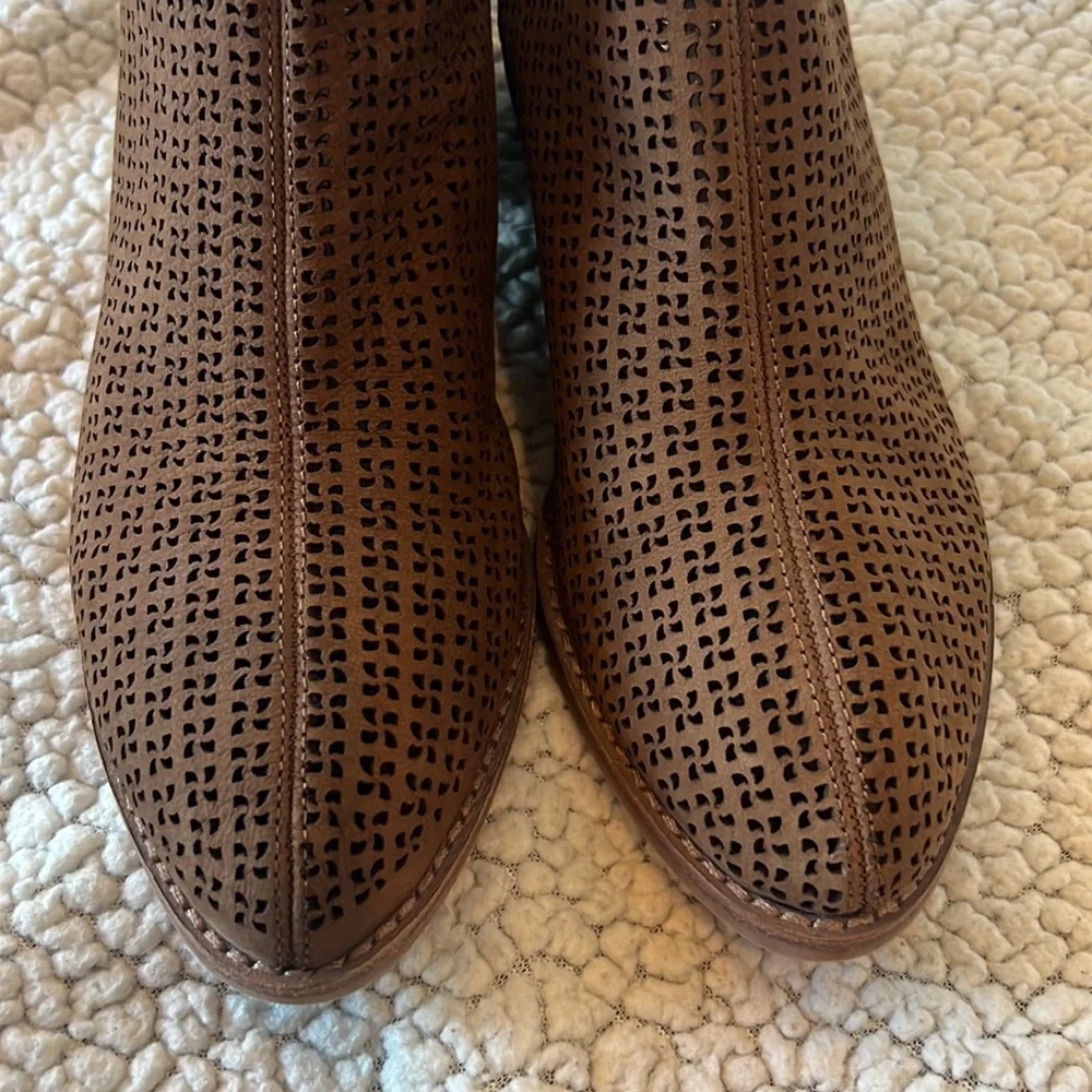 Vince Camuto ankle boot